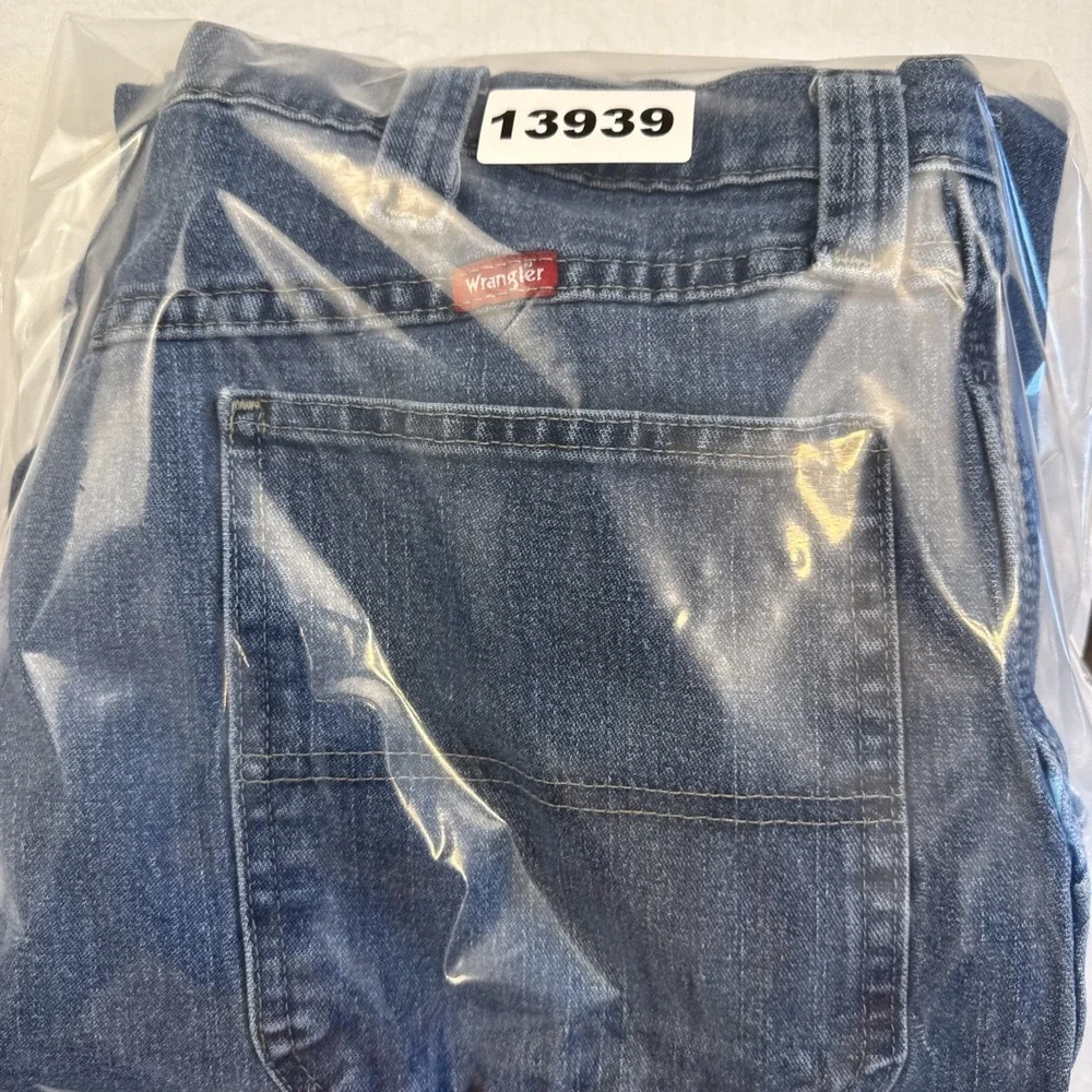 Wrangler Carpenter Jean Work Pants Men's 34x32 Blue Denim Work Pants With Stain